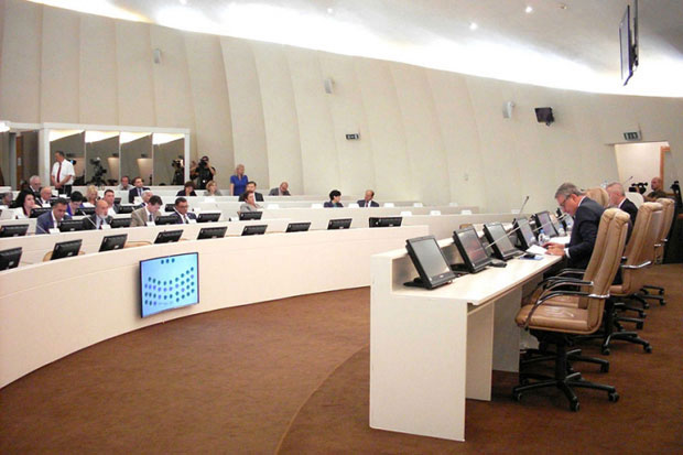 У парламенту БиХ већину траже свећом